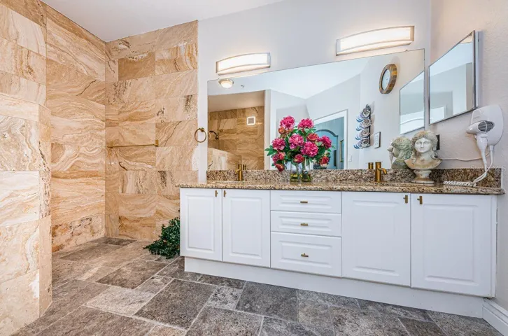 Double Vanity Master Bath