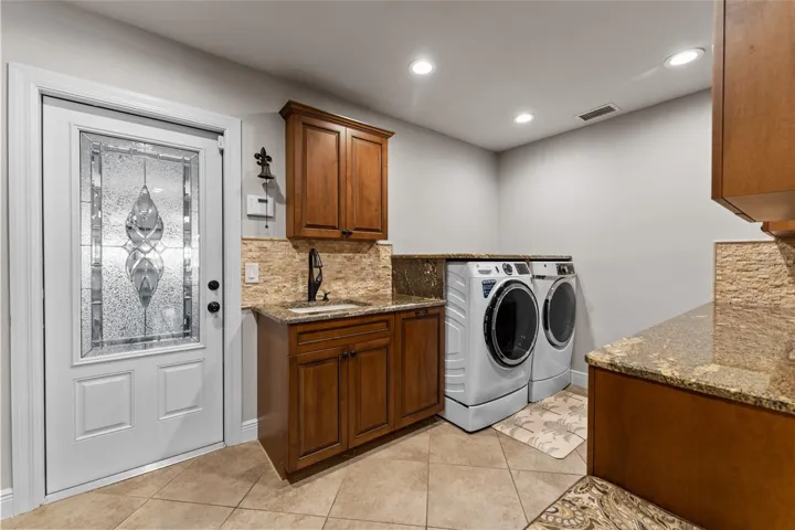 laundry room coming in from the garage