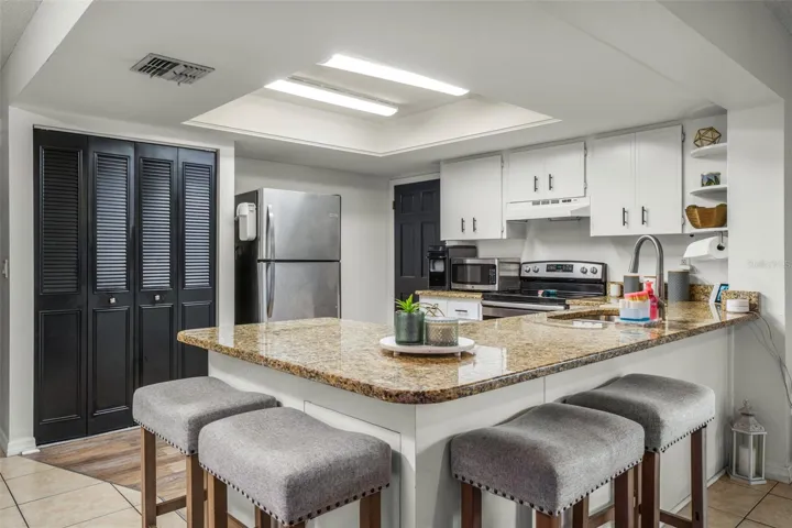 Kitchen- breakfast bar