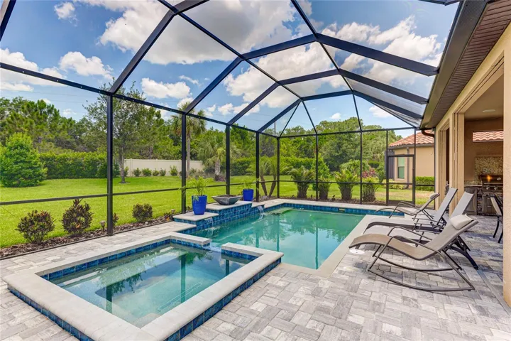 9769 Highland Park Pl- Sparkling pool/ spa