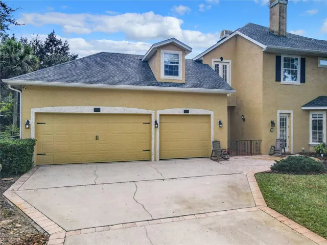 Over sized 3 Car Garage