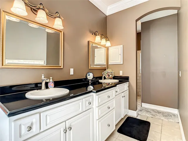 Main Bathroom Suite