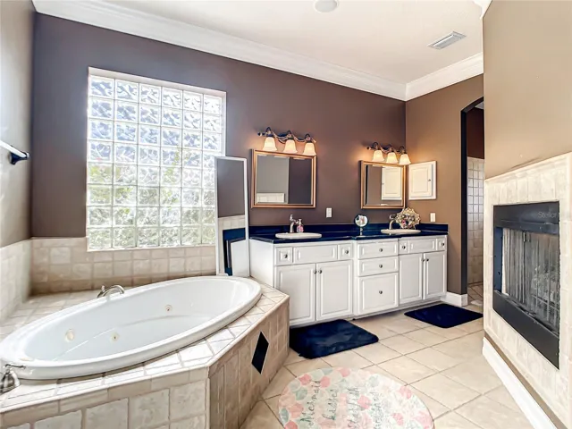 Main Bathroom Suite