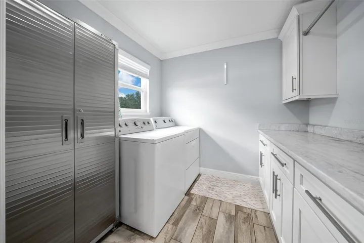 Laundry/pantry room