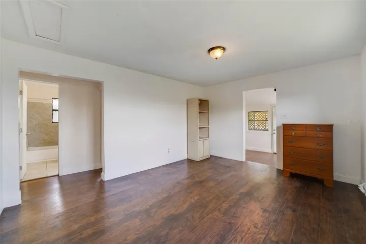 SECOND LIVING AREA.