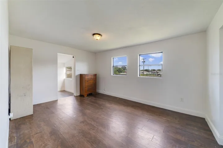 SECOND LIVING AREA.