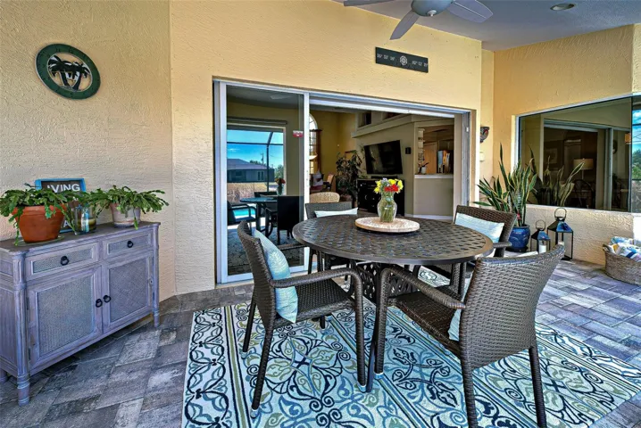 LANAI OUTSIDE EATING AREA