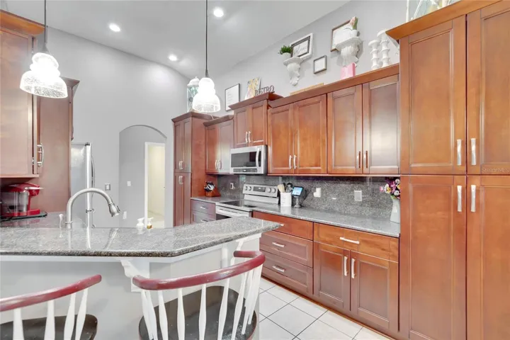 Breakfast bar with dimmable pendant lighting