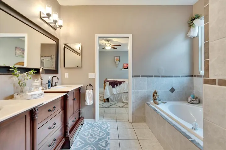 Ensuite master bathroom