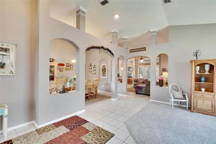 Open foyer with 12' ceilings