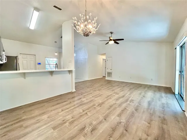 Living room/dining room