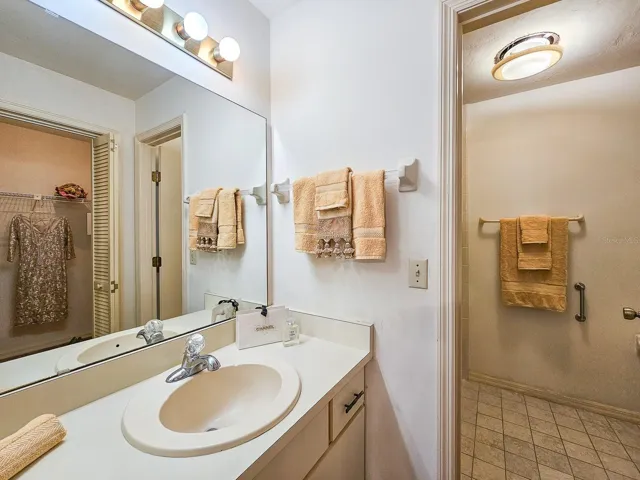 Dressing / sink area
