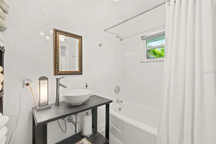 En suite bathroom for bedroom 2.