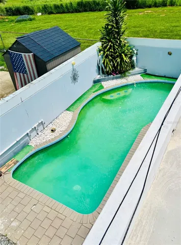 Salt water pool