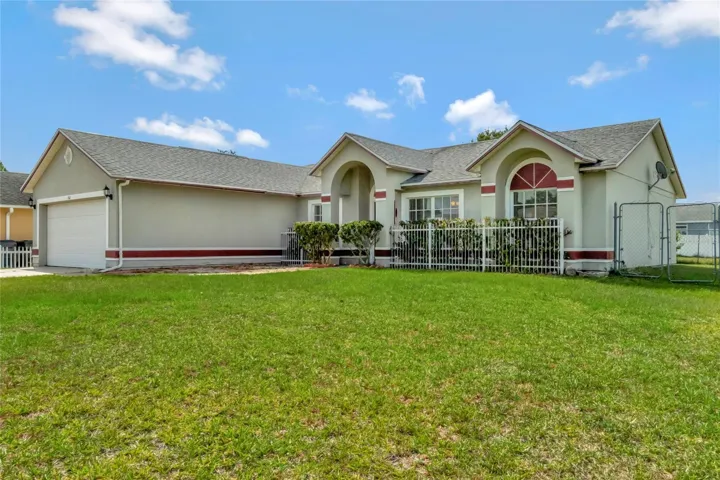 Front Yard is nice and large