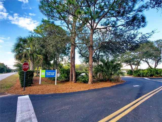 there is a play ground, fishing dock, boat ramp in the community