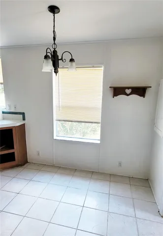 Eat-In-Kitchen / Breakfast Nook