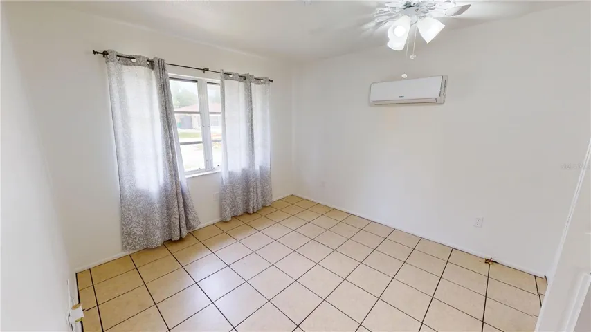 Guest bedroom with split-A/c