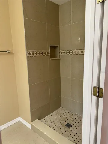 Master Shower Bath
