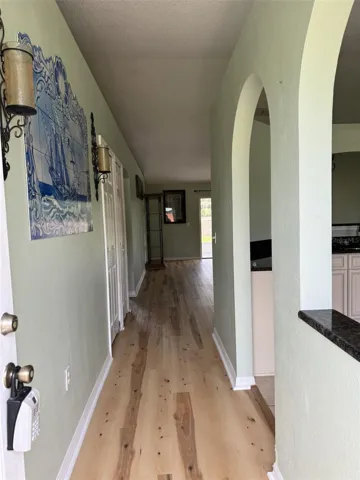 Enter/Hall