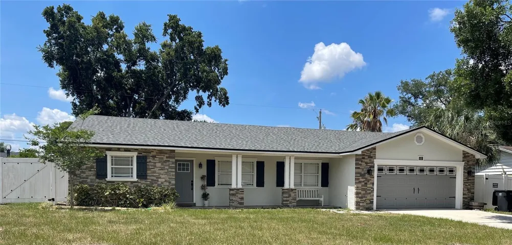 Lot size on this home is93x125