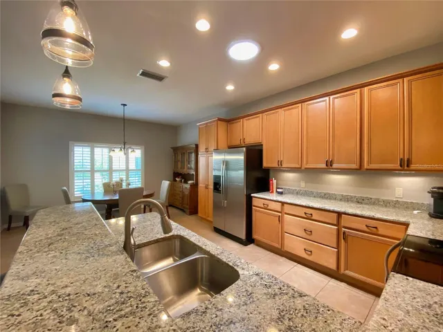 Sufficient Lighting with Pendant Lights and Solar