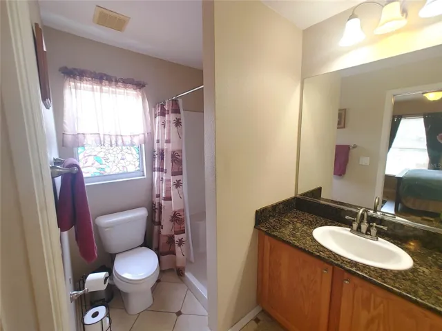 Master en-suite bath with walk -in shower