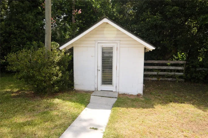 Detached laundry shed