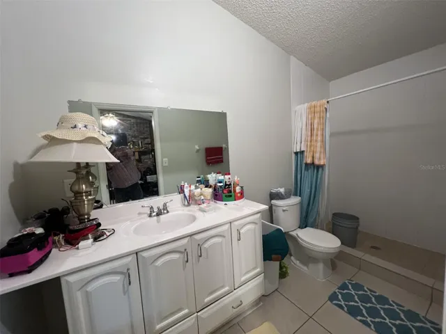 Apt # 3 Studio bathroom