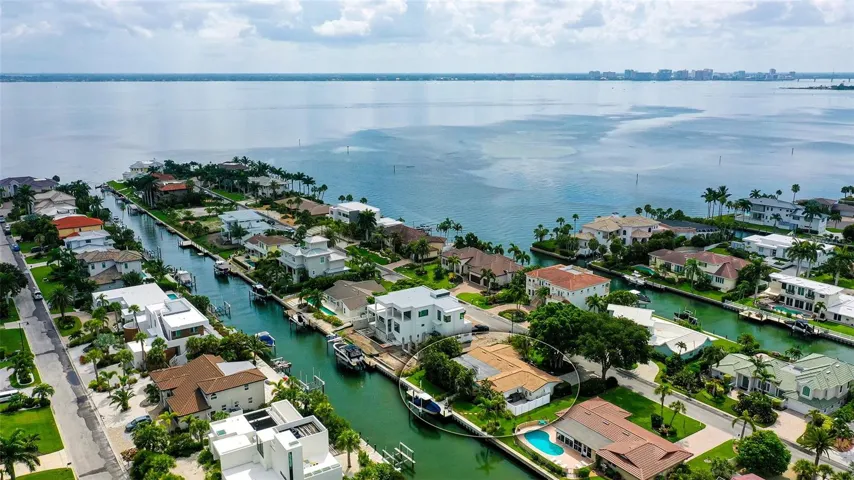 LONGBOAT KEY'S SOUGHT AFTER NEIGHBORHOOD - COUNTRY CLUB SHORES IV- BAY TO BEACH, WIDE CANALS & MINUTES TO THE ICW