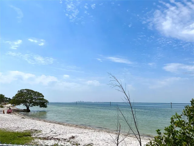 Nearby Picnic Island