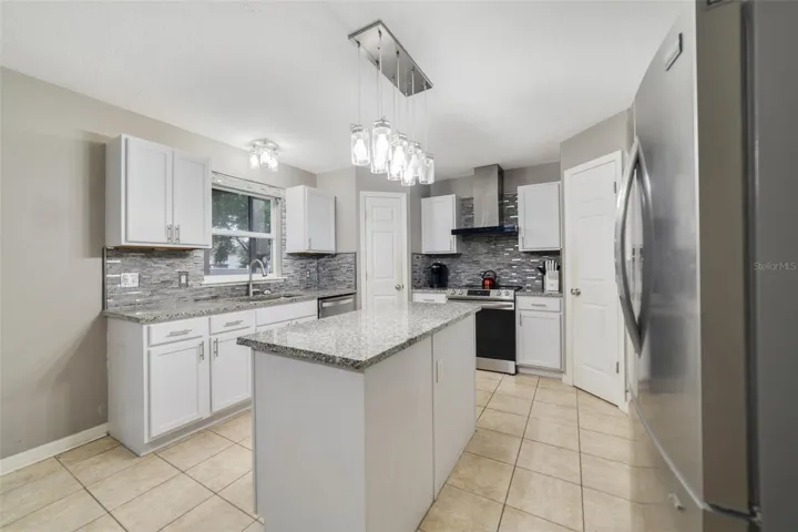 KITCHEN ISALND