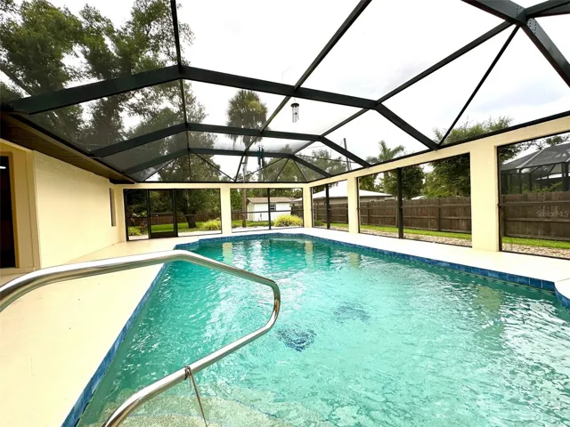OVERSIZED POOL AND LANAI!