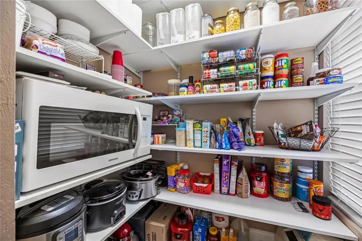 Walk in pantry