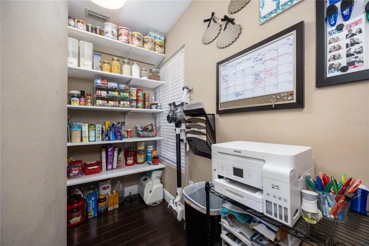 Walk in pantry