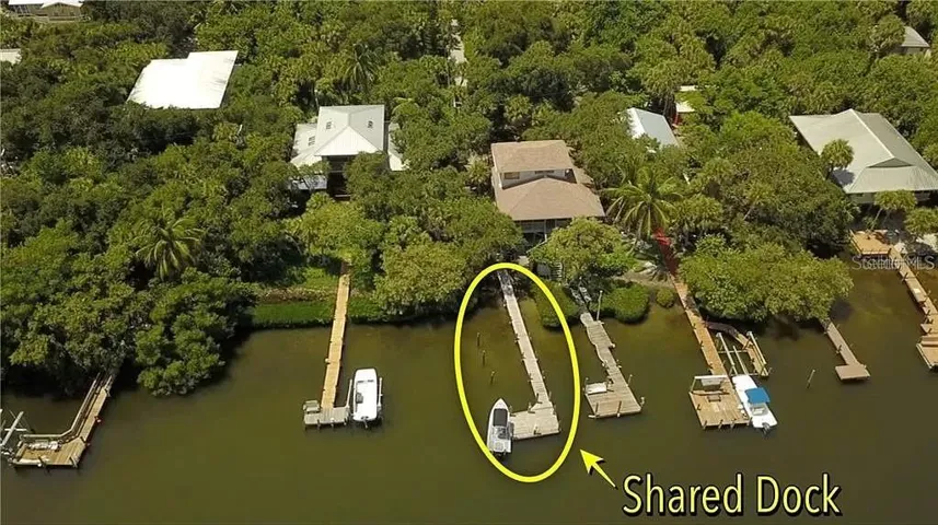 Dock aerial
