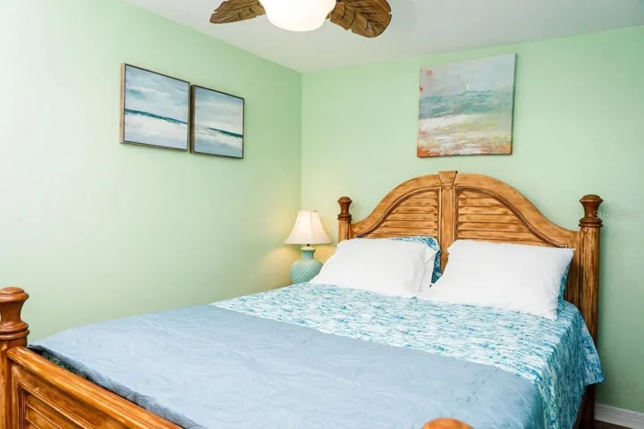 Guest bedroom alt view