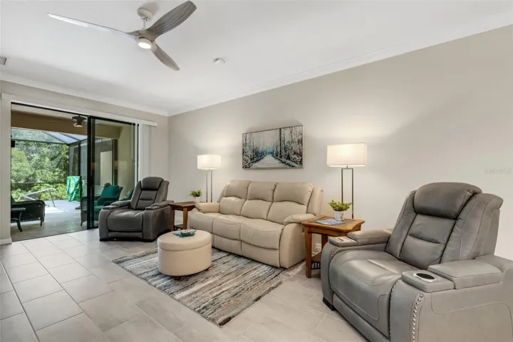 Large Family Great Room to Pool