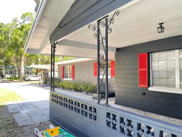 830 Rear unit carport