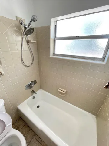 828 Tub/Shower