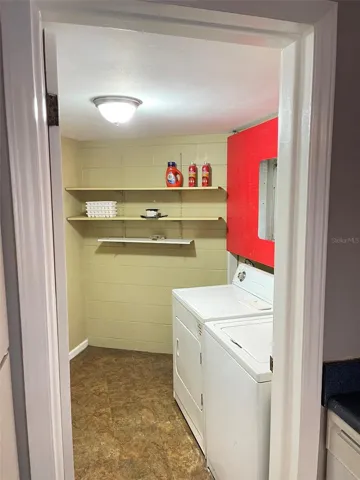 828 Laundry and storage