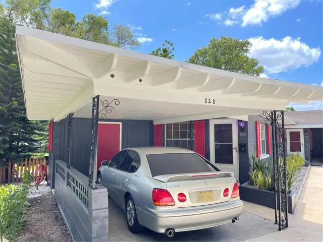 828 N Hyer Carport