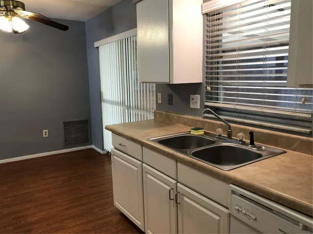 830 Kitchen & Dinning