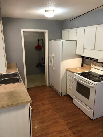 830 Kitchen
