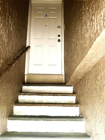 UNIT B ENTRANCE