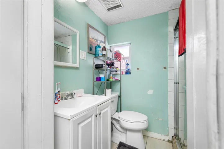 BATHROOM UNIT C