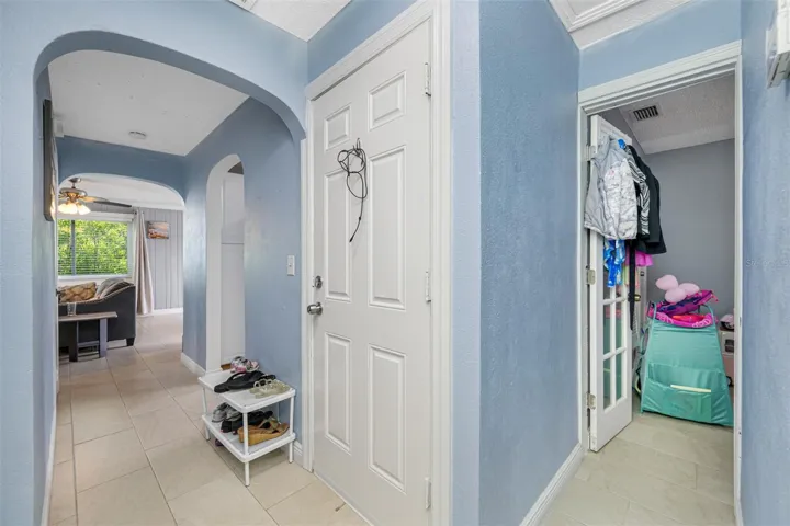 UNIT B HALLWAY ENTRANCE
