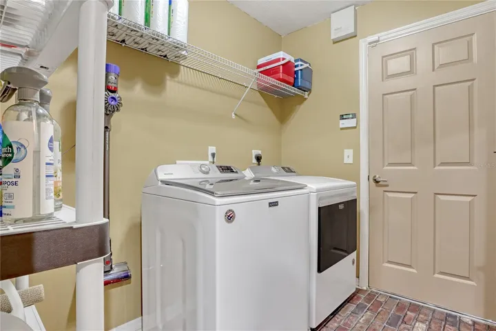 Laundry room /washer and dryer conveys