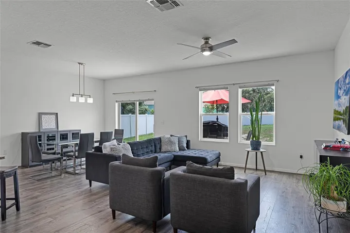 Living & dining area