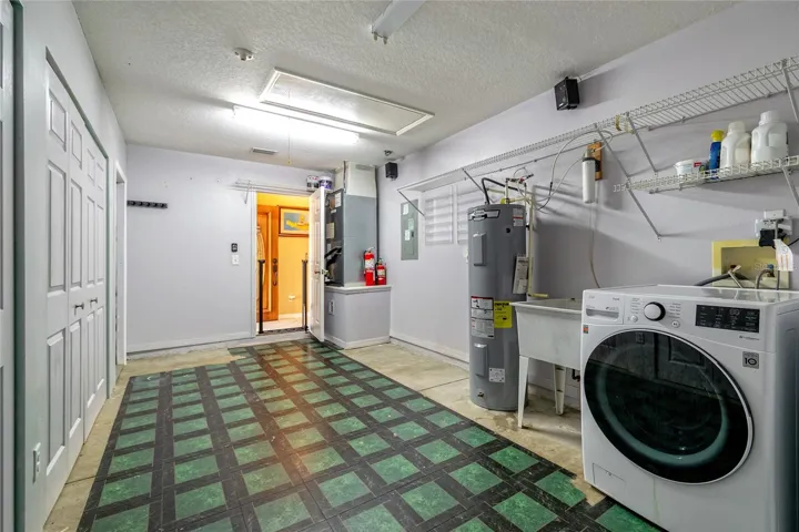 Workshop/Laundry Room